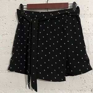 5/$25 E M Womens Skort S Black White Floral Belted AQ15